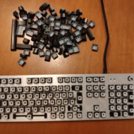 All keycaps removed, we now can see all the mess below. Keycaps removed